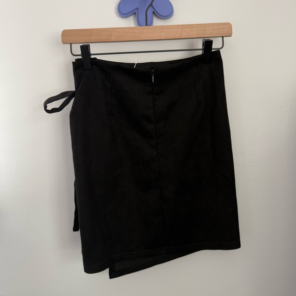 Simplee Medium NEW Black Mini Skirt Slit Cut Side Tie - Picture 3 of 10